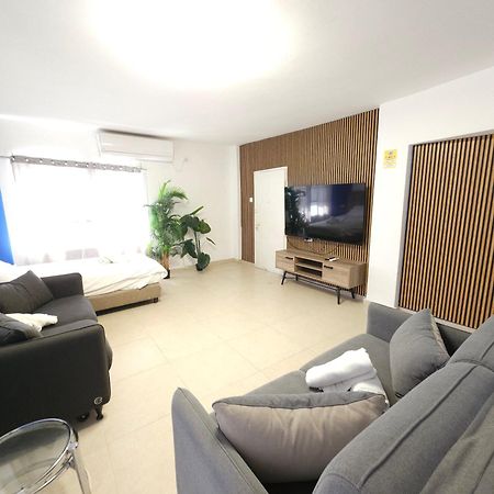 Barak Royal Suites 20 Garden Jacuzzi - ג'קוזי בחצר 埃拉特 外观 照片