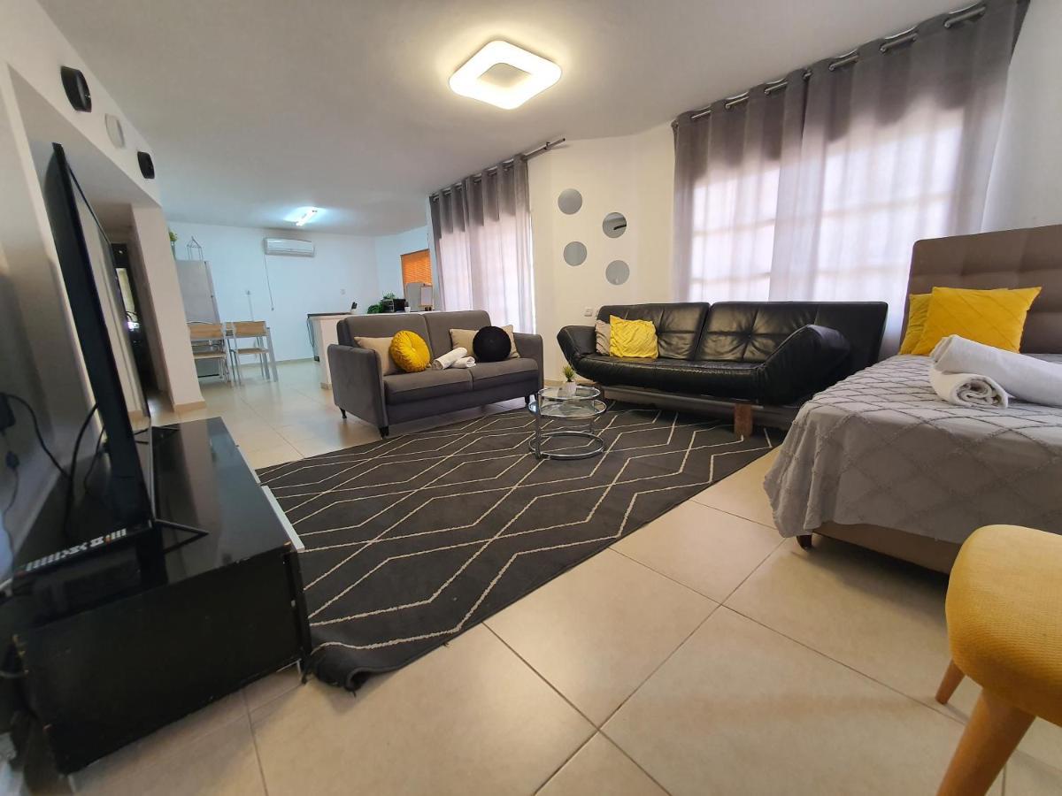 Barak Royal Suites 20 Garden Jacuzzi - ג'קוזי בחצר 埃拉特 外观 照片