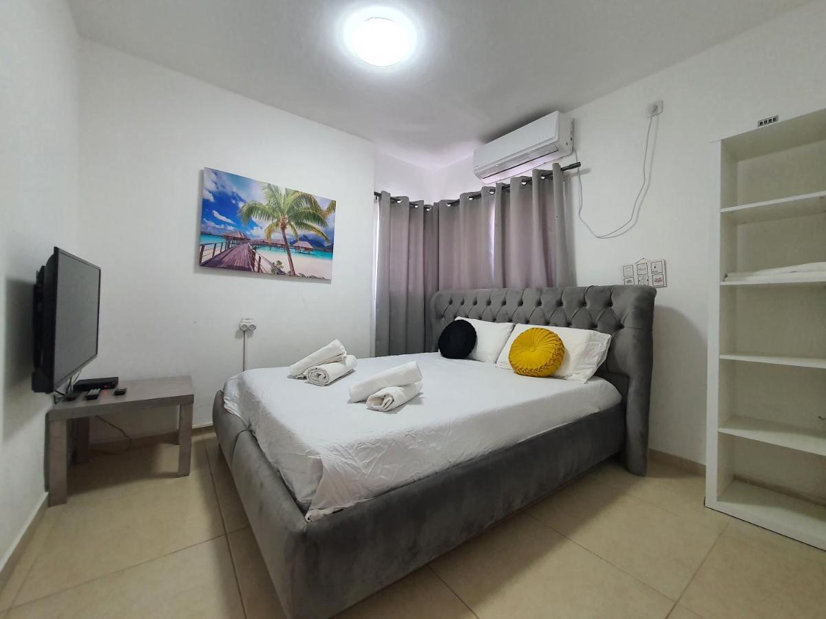 Barak Royal Suites 20 Garden Jacuzzi - ג'קוזי בחצר 埃拉特 外观 照片