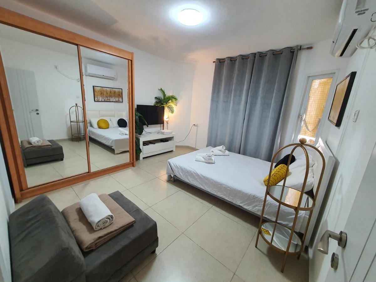 Barak Royal Suites 20 Garden Jacuzzi - ג'קוזי בחצר 埃拉特 外观 照片