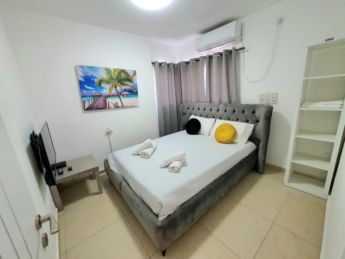 Barak Royal Suites 20 Garden Jacuzzi - ג'קוזי בחצר 埃拉特 外观 照片