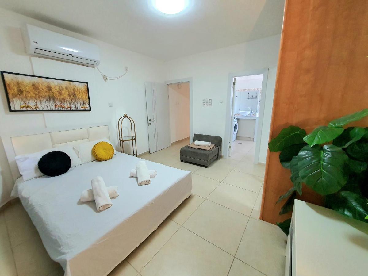 Barak Royal Suites 20 Garden Jacuzzi - ג'קוזי בחצר 埃拉特 外观 照片